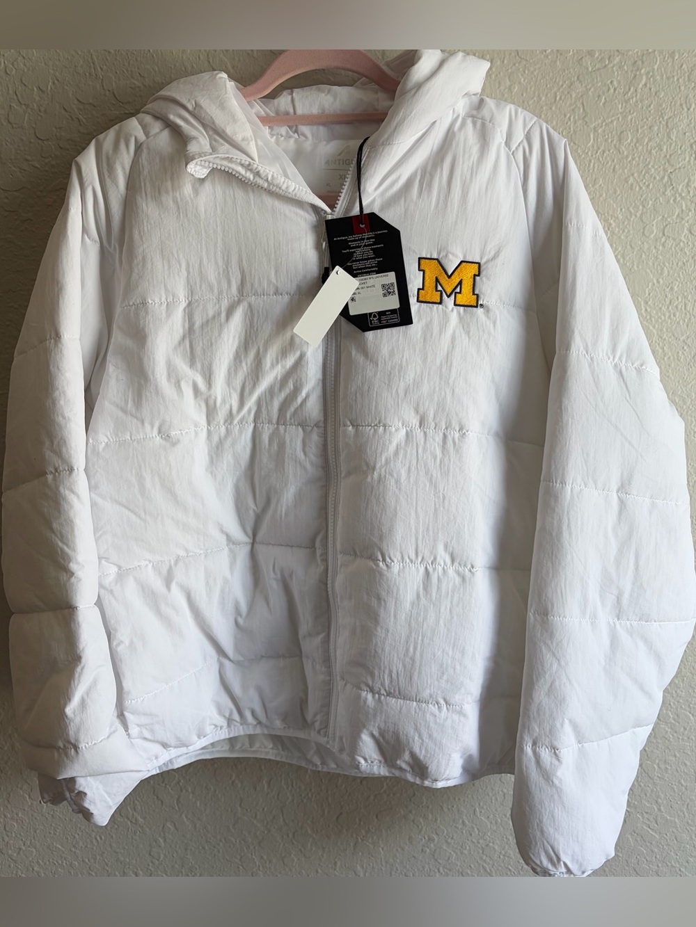 Michigan Wolverines Antigua Universe White Puffer Jacket - Women’s XL NWT